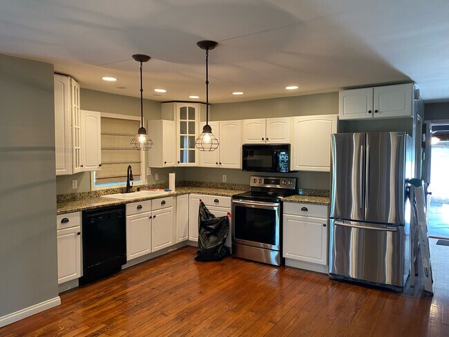 Kitchen - 18111 Grassy Branch Rd