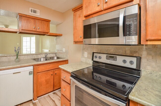 Building Photo - 10211 Sugar Branch Dr
