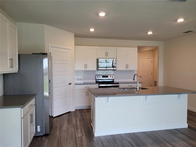 Building Photo - 399 Tanis Ave