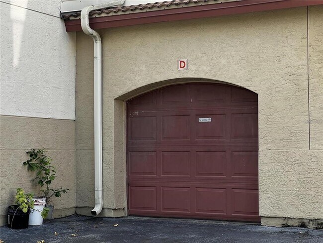 Building Photo - 829 Camargo Way