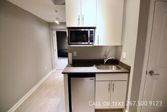 Building Photo - 533 Budd St