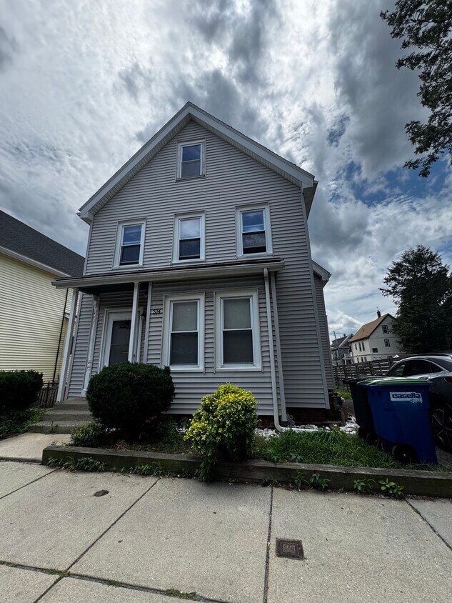 Foto principal - 374 Highland Ave