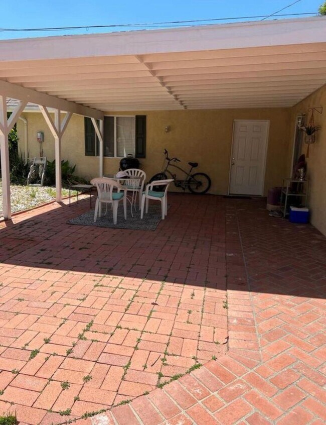 Foto del edificio - 5149 Hesperia Ave