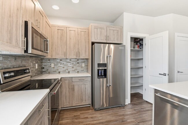 Building Photo - $2,890.95, 2-bed, 2.5-bath, located in Denver with a rooftop terrace.