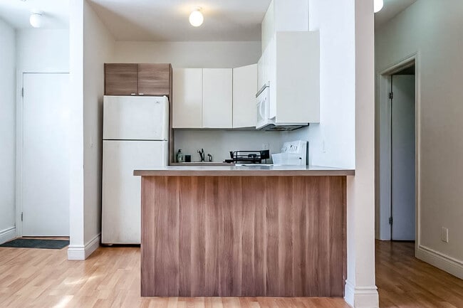 Building Photo - 1015 Dupont St