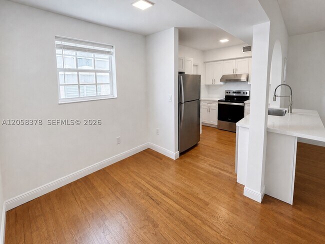 Foto del edificio - 1561 W 2nd Ct