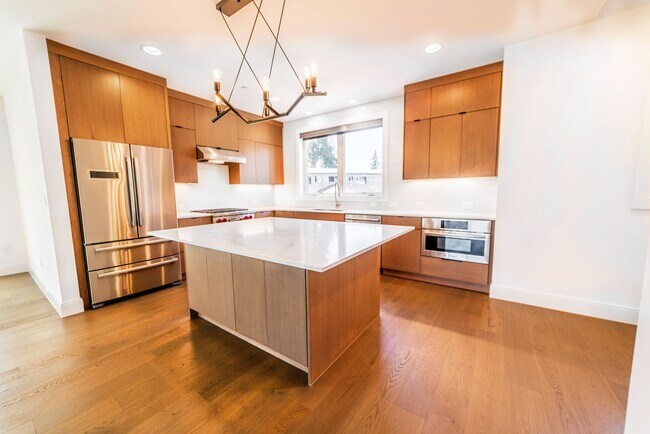 Foto del edificio - Park Central Townhomes - 4 Stories, 3 bedr...