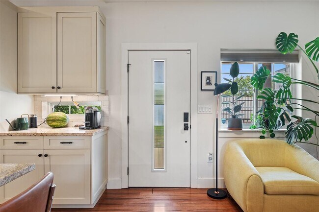 Foto del edificio - 2205 S L Davis Ave