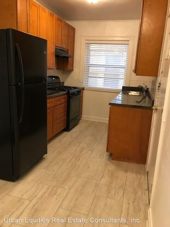 Foto del edificio - 824 Dobson St