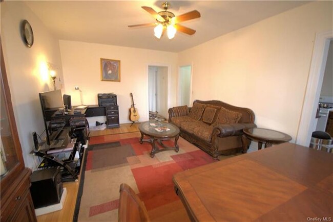 Building Photo - 445 Gramatan Ave