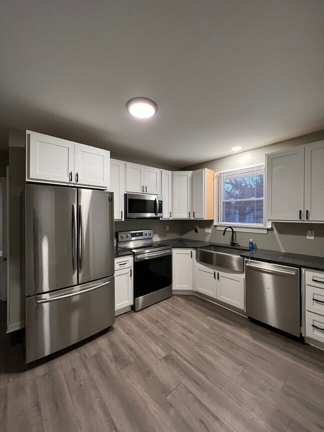 Kitchen - 1768 Kent St