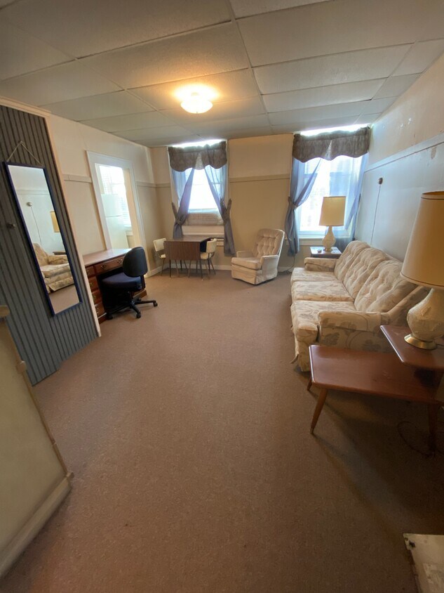 106 E 3rd St, Salisbury, MO 65281 106 E 3rd St Salisbury, MO