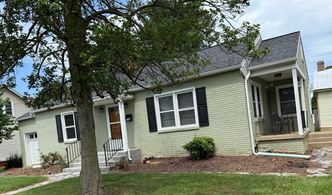 Building Photo - 208 Broad St