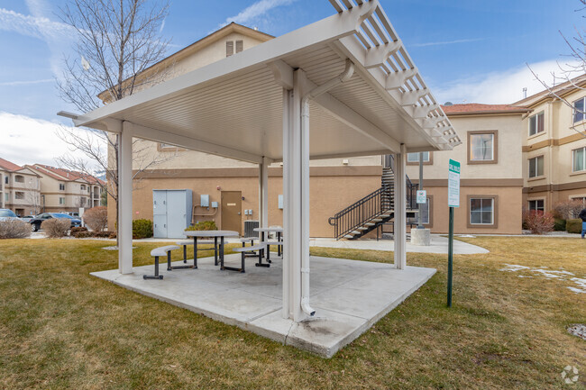 Picnic Area - Villa at Dolphin Bay Apartments