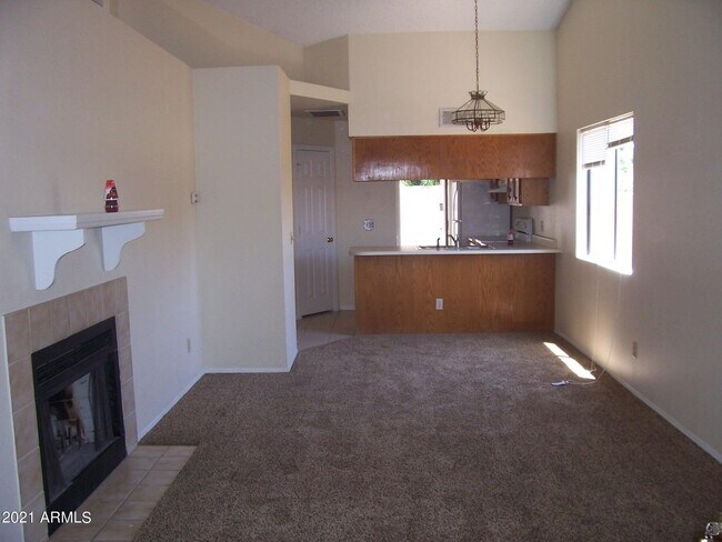 Building Photo - 2 bed Townhouse near Downtown Gilbert
