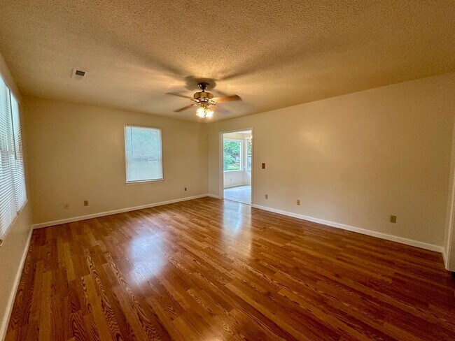 Building Photo - 2031 Winterberry Rd