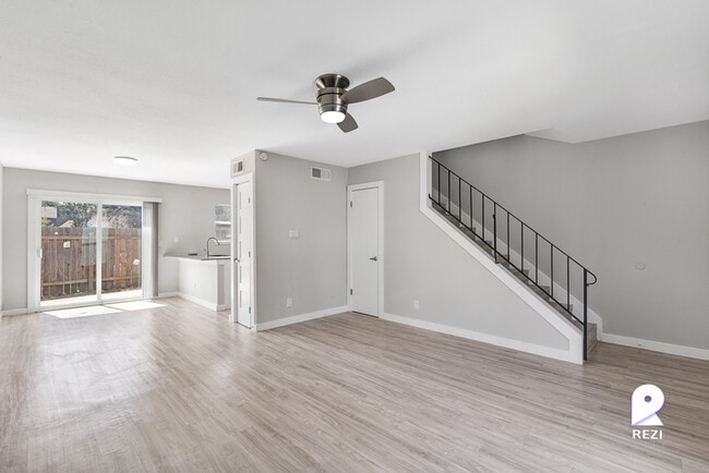 Building Photo - 5005 Manor Rd