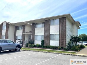 Building Photo - 1310 Bradley Ct