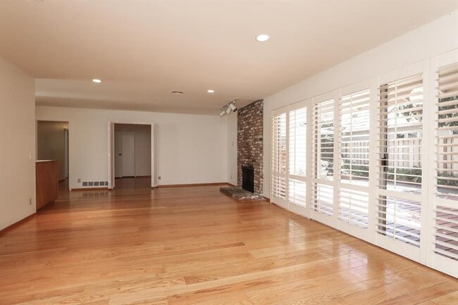 Building Photo - 4120 Donald Dr
