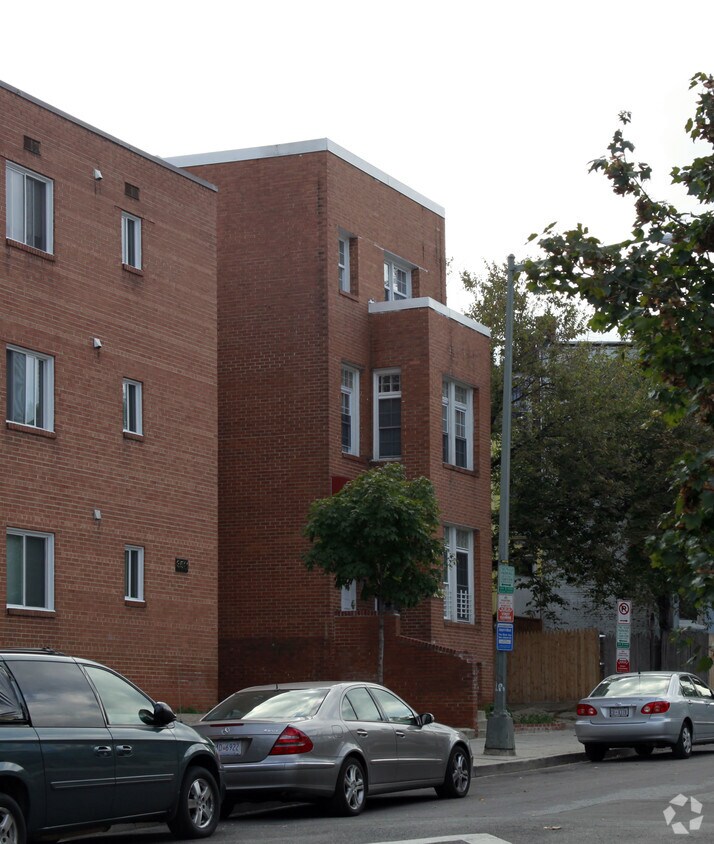 Foto del edificio - 3509 11th St NW
