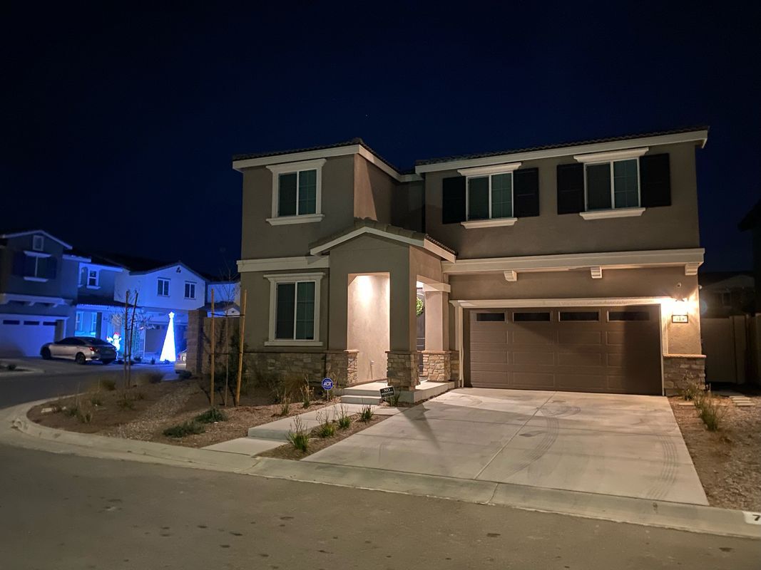 Foto principal - 713 Dahlia Ln