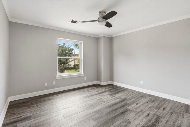 Building Photo - 11930 Carriage Hill Dr