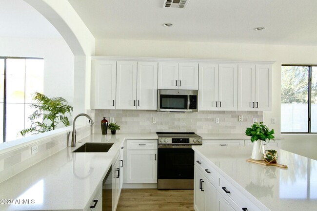 Foto del edificio - 1236 E Nightingale Ln