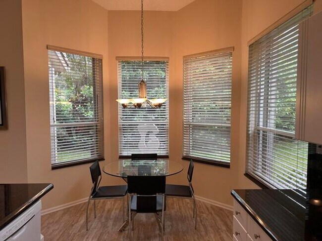 Foto del edificio - 8884 Shoal Creek Ln