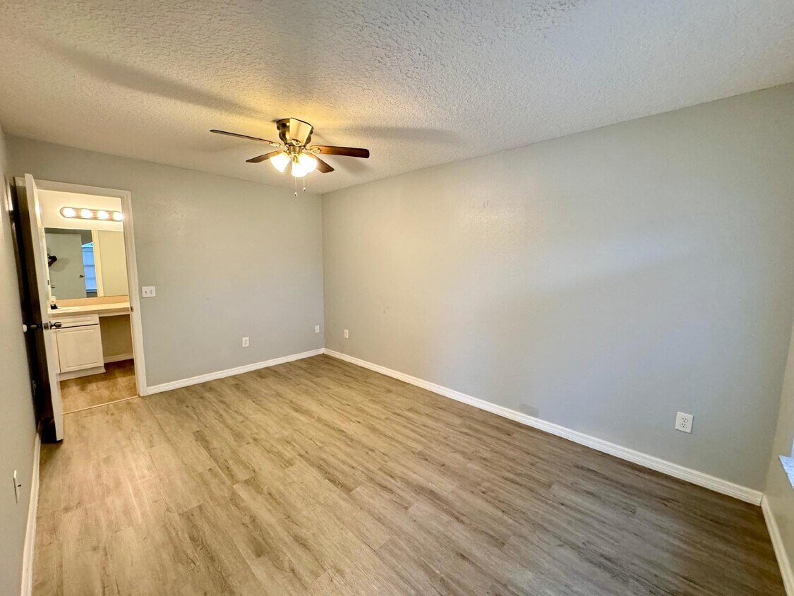 Primary Photo - Cozy 1-Bedroom Townhouse in Davenport