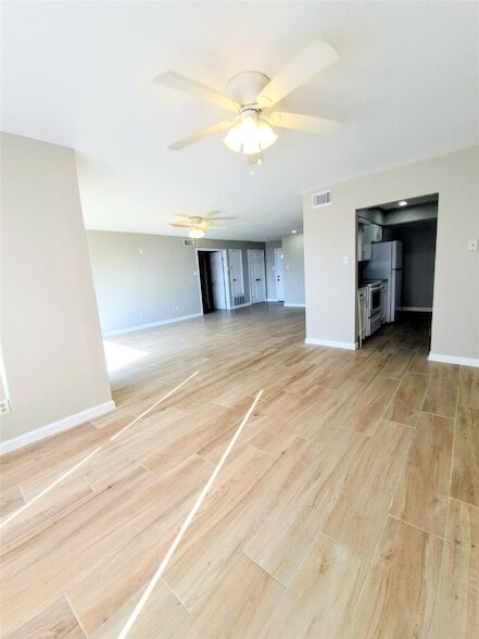 Foto del edificio - 500 Tiki Dr