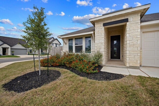 Building Photo - 4 Bedroom/3 Bath Estancia Ranch Subdivision