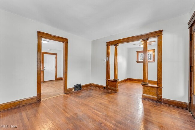 Foto del edificio - 11601 Headley Ave