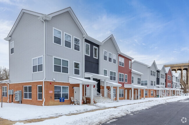 Building Photo - Bridgeside Estates