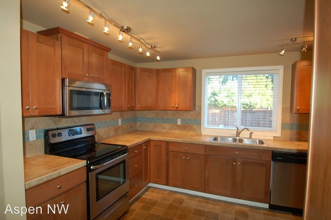 Foto del edificio - 633 189th Street Ct E