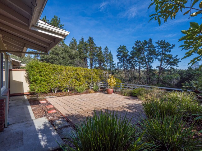 Foto del edificio - 170 Brook Knoll Dr