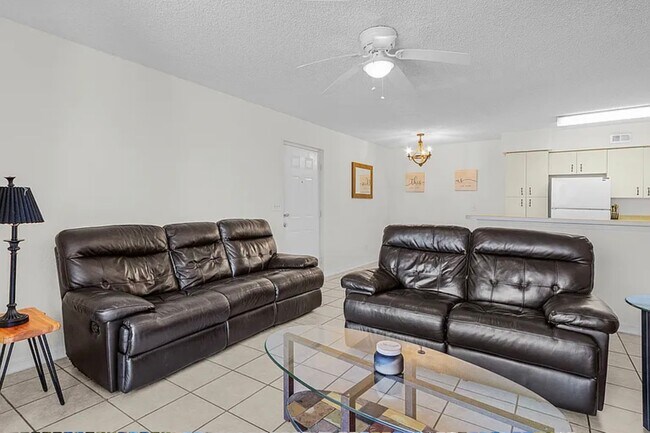 Foto del edificio - 13545 Eagle Ridge Dr