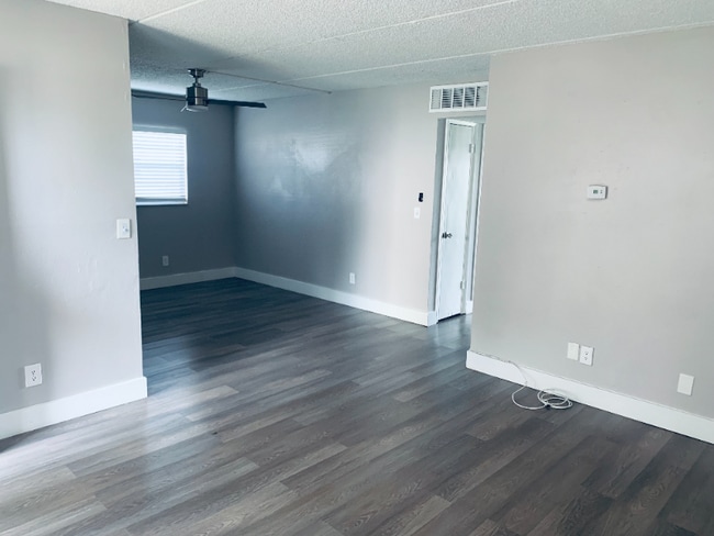 Building Photo - 6525 Deeb St