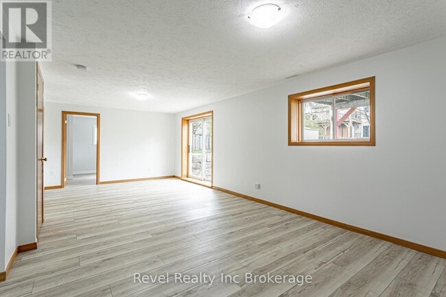 Building Photo - 165 Clarence Ave