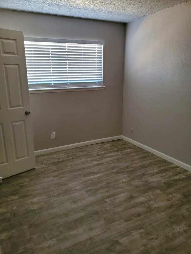 Actual Photo of 1917 - Apt 2 - 1917 Apartment Ln