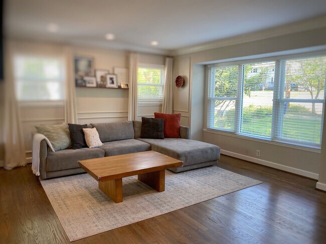 Photo - Charming 4Bed/2Bath in Pikesville Neighbor... House