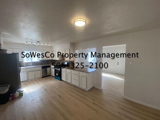 Building Photo - Gorgeous remodeled home in Bloomfield!