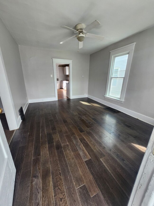 Building Photo - Lower 3 bedroom unit East side