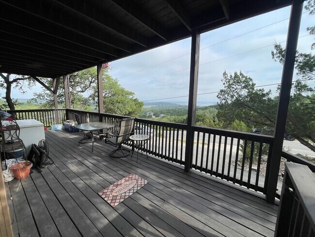 Building Photo - NEW ON MARKET