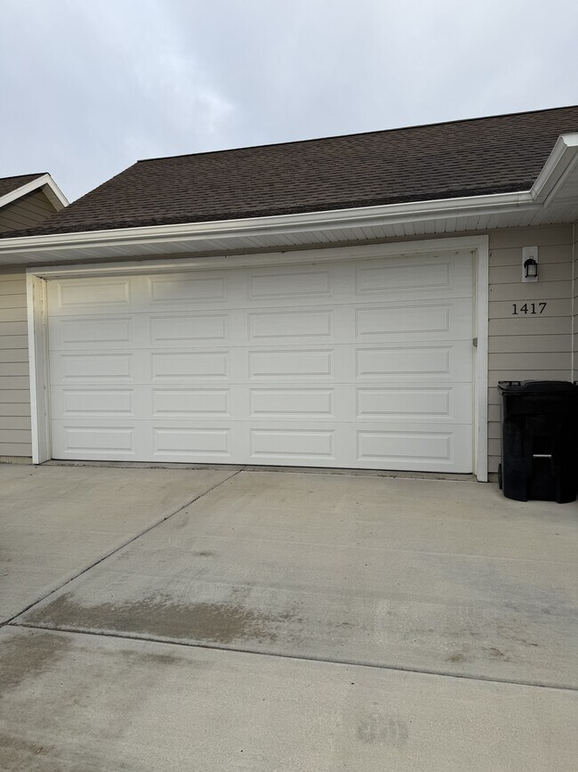 Foto del edificio - 1417 Harmony Ct