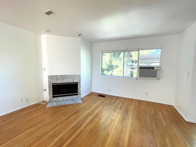 Building Photo - 451