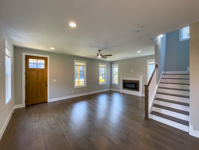 Building Photo - Stunning Three-Bedroom Home near Biltmore ...
