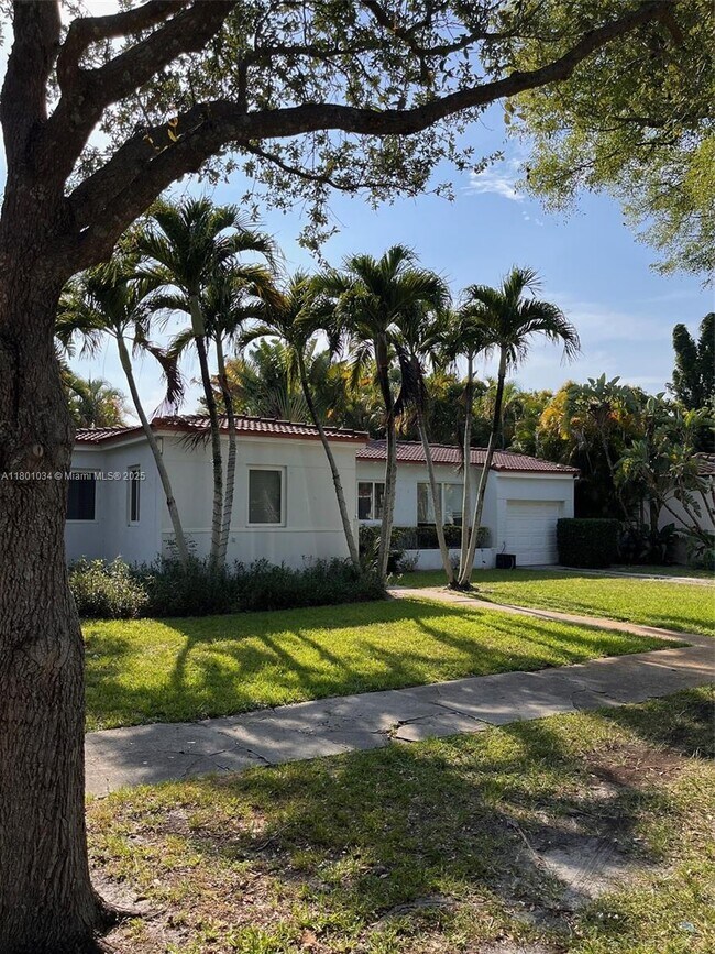 Foto del edificio - 9302 NW 2nd Ct