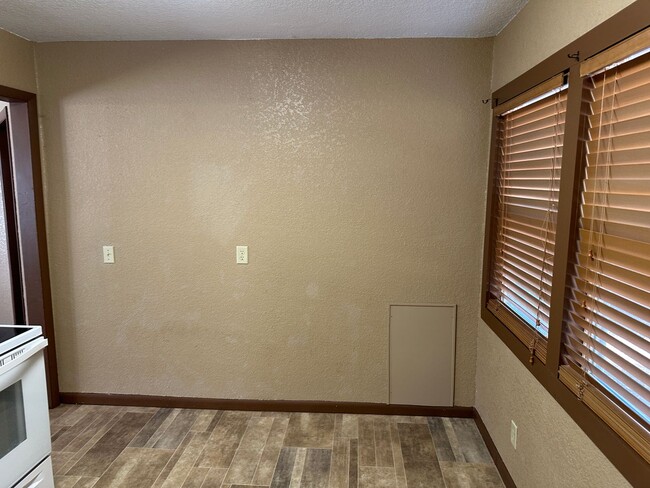 Building Photo - 3 Bedroom, 1 Bath House