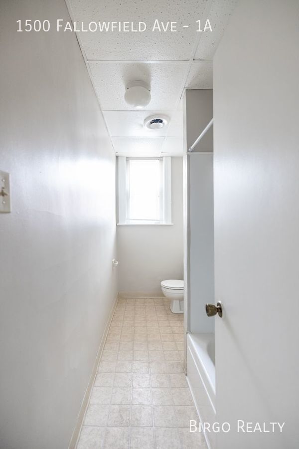 Building Photo - Amazing Price on Studio in Beechview.