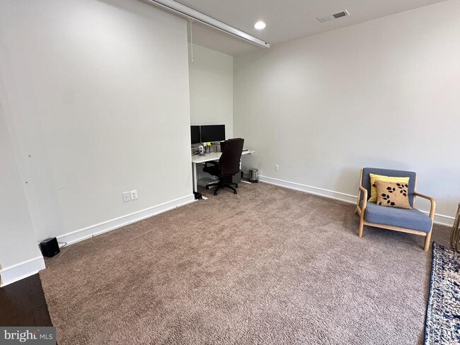 Foto del edificio - 23115 Cottonwillow Sq